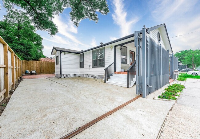 property at 1106 Ashland St