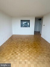 224 W Rittenhouse Square in Philadelphia, PA - Building Photo - Building Photo