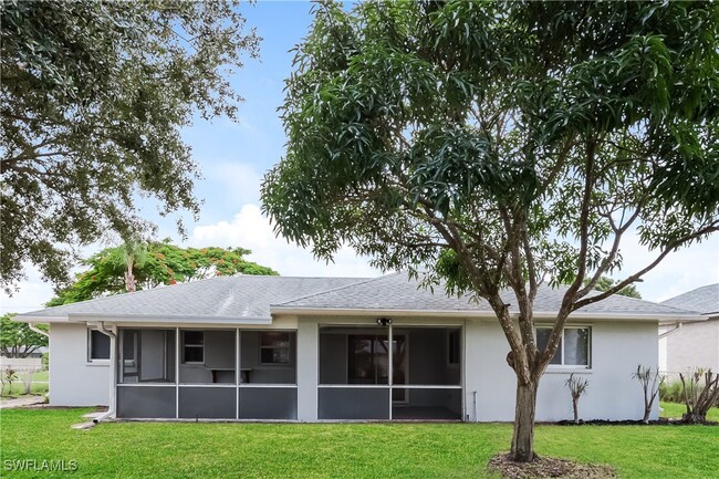 1107 SE 18th St in Cape Coral, FL - Foto de edificio - Building Photo