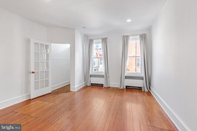 821 N Bambrey St in Philadelphia, PA - Building Photo - Building Photo