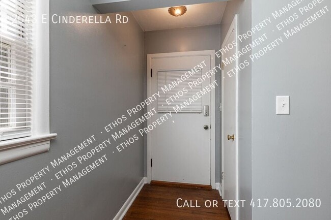 2043 E Cinderella St in Springfield, MO - Building Photo - Building Photo