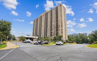 3705 S George Mason Dr, Unit APT 1717S in Falls Church, VA - Building Photo