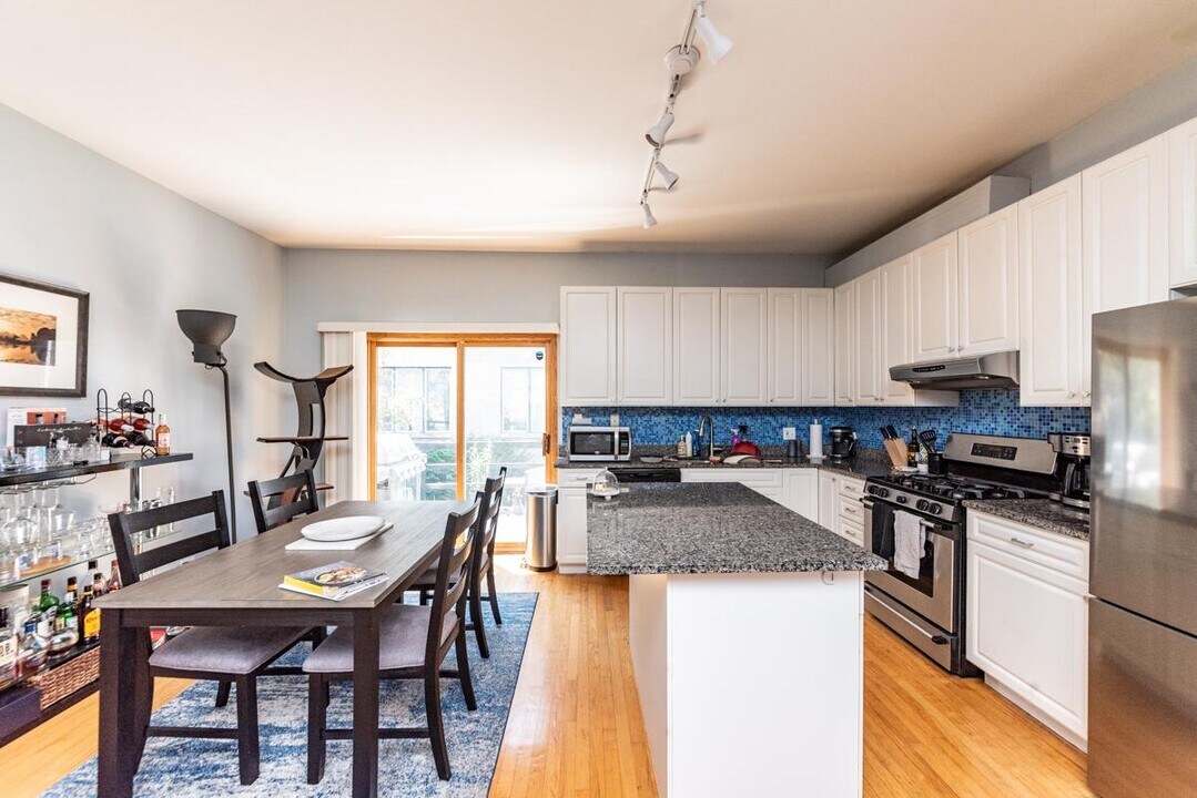448 N Carpenter St in Chicago, IL - Building Photo
