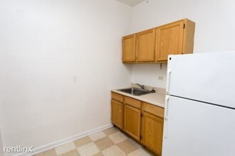 7215 W Barry Ave-Unit -Unit 2A in Chicago, IL - Building Photo - Building Photo