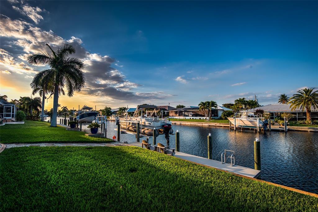 2060 Vía Seville in Punta Gorda, FL - Building Photo