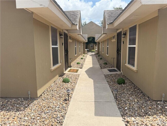 1803 Bronze in Pharr, TX - Building Photo - Building Photo
