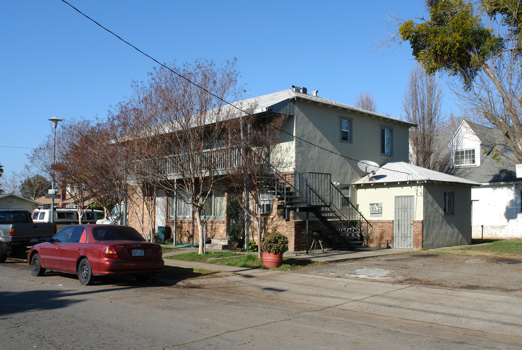 4701-4705 16th St in Sacramento, CA - Building Photo