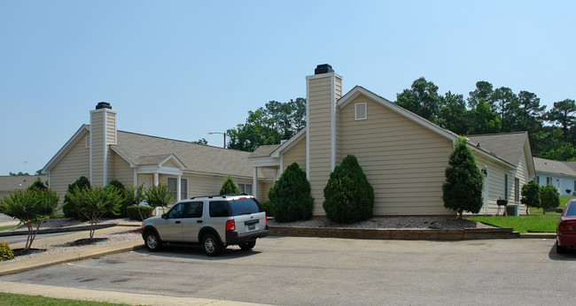 2600 Millborough Ct in Raleigh, NC - Foto de edificio - Building Photo