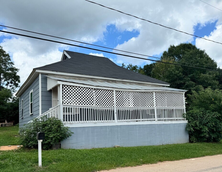 83 Elm St in Griffin, GA - Building Photo