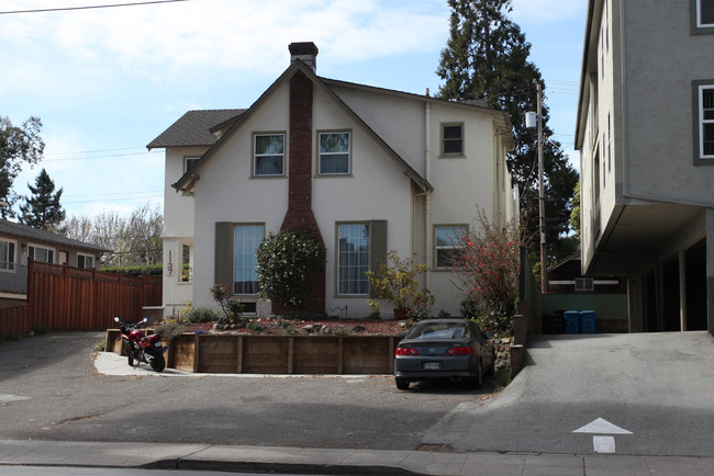 1137 El Camino Real in Burlingame, CA - Foto de edificio - Building Photo