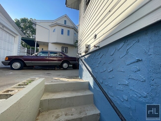property at 1586 Canarsie Rd