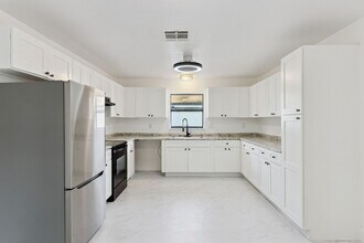 527 Glade Ct in Kissimmee, FL - Building Photo - Building Photo