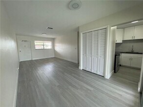 3930 Crystal Lake Dr in Pompano Beach, FL - Building Photo - Building Photo