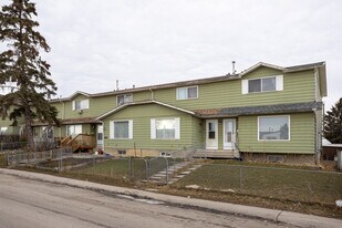 4542 7 Av SE in Calgary, AB - Building Photo