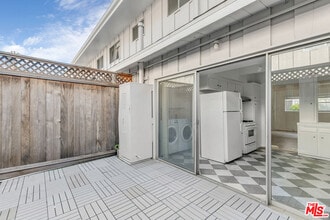 4040 Grand View Blvd in Los Angeles, CA - Building Photo - Building Photo