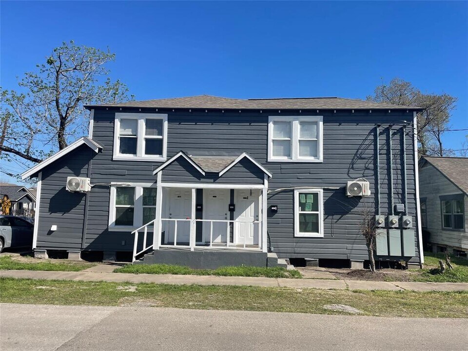 1401 Collier St Photo