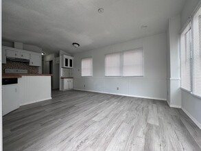 37021 Tucker Rd in Zephyrhills, FL - Foto de edificio - Building Photo