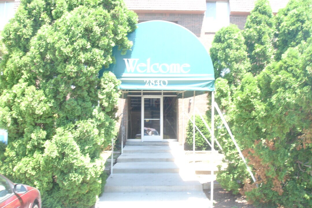 2840 N Monroe St in Monroe, MI - Foto de edificio