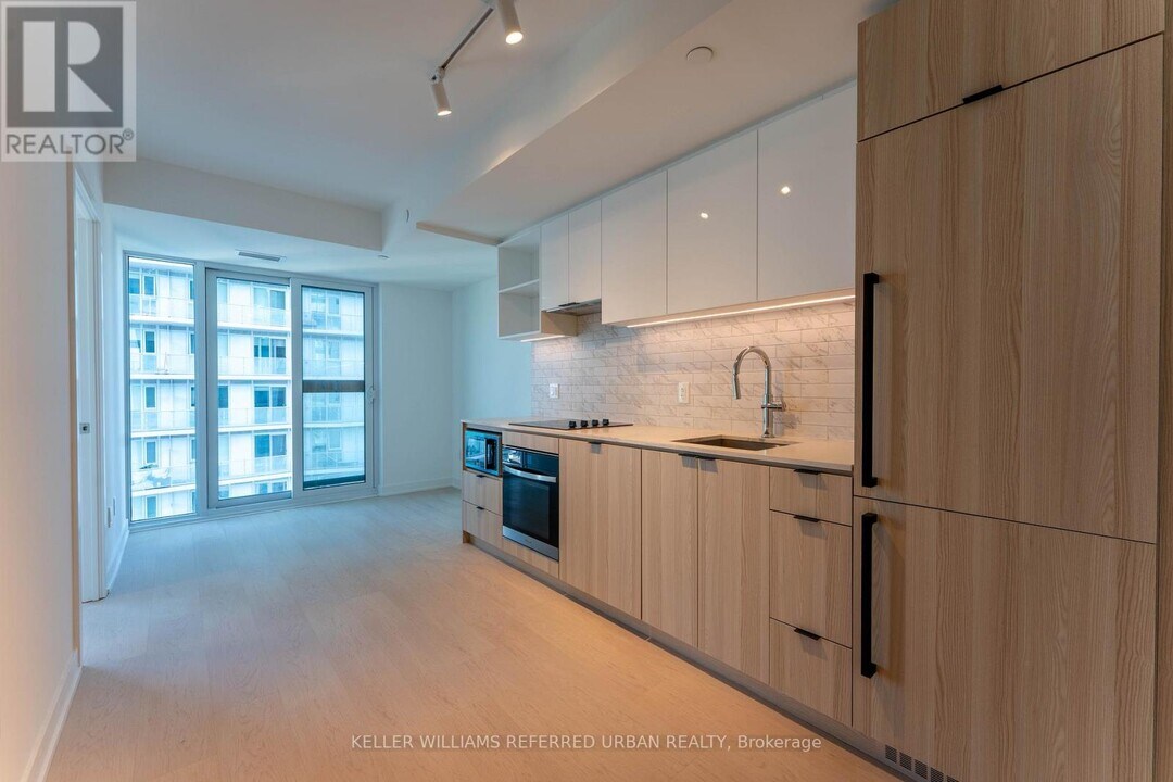 252-3252 Church St in Toronto, ON - Building Photo