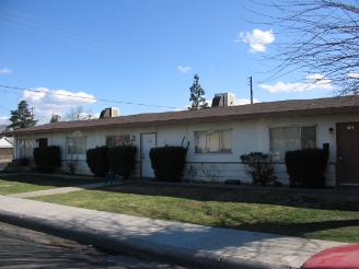 915 S H St in Bakersfield, CA - Building Photo