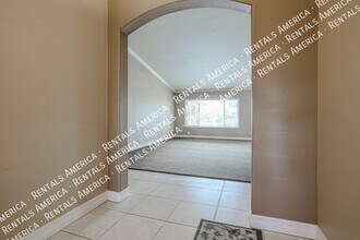 6325 W Potter Dr in Glendale, AZ - Foto de edificio - Building Photo