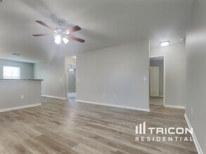 9910 Waldens Pond Court in Houston, TX - Building Photo - Building Photo