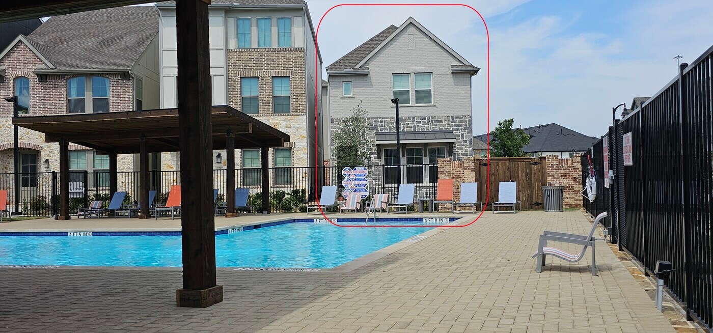 4365 Henderson Ave in North Richland Hills, TX - Building Photo