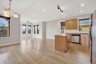 4817 N Kimball Ave, Unit 3 in Chicago, IL - Building Photo - Building Photo