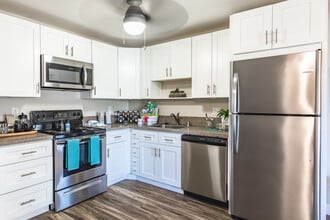 Casa Escondida in Escondido, CA - Foto de edificio - Interior Photo