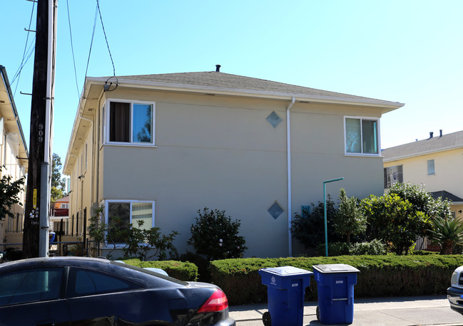 367-379 Chumalia St in San Leandro, CA - Building Photo - Building Photo