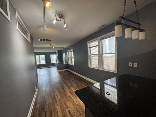 property at 2062 N Damen Ave