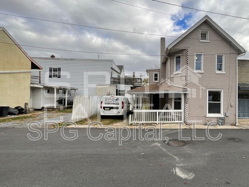 118 S Harrison Ave in Chambersburg, PA - Building Photo