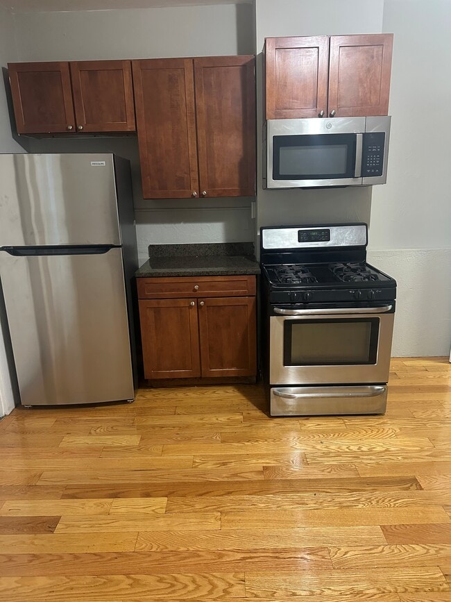 33 Algonquin St, Unit 2 in Boston, MA - Building Photo - Building Photo