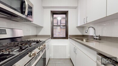 405 E 56th St in New York, NY - Building Photo - Building Photo