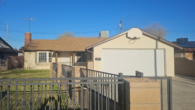 44344 Sundell Ave in Lancaster, CA - Building Photo - Building Photo