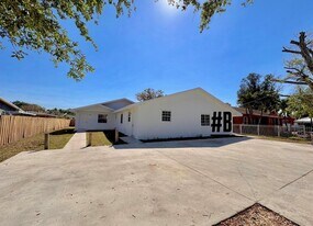 15741 NW 40th Ct in Opa Locka, FL - Building Photo