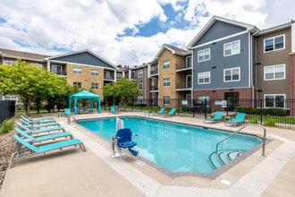 Sierra Pointe Apartments in West Des Moines, IA - Foto de edificio - Building Photo