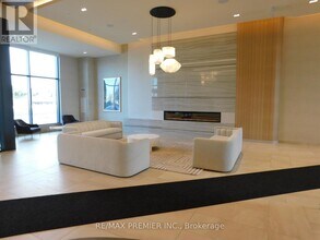 8960 Jane St in Vaughan, ON - Building Photo - Building Photo