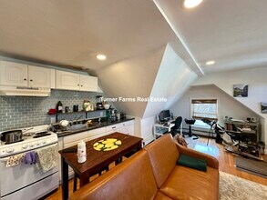 337 Centre St, Unit 3 in Boston, MA - Foto de edificio - Building Photo