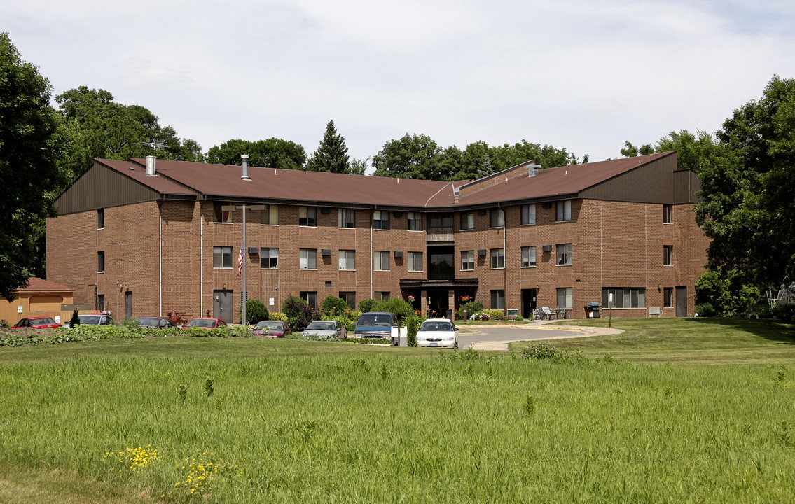 Maple Terrace Apartments in Maple Plain, MN - Foto de edificio