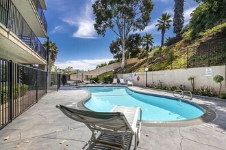 6725 Mission Gorge Rd in San Diego, CA - Building Photo - Building Photo