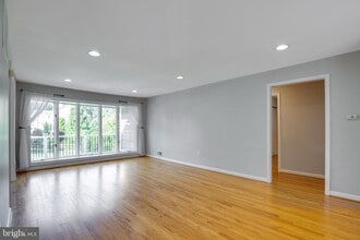 1208 Forestwood Dr in McLean, VA - Building Photo - Building Photo