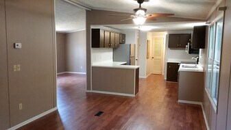 8830 Highland View Rd in Knoxville, TN - Building Photo