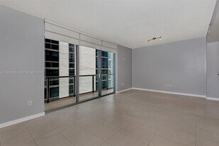 1050 Brickell Ave, Unit 2822 in Miami, FL - Building Photo