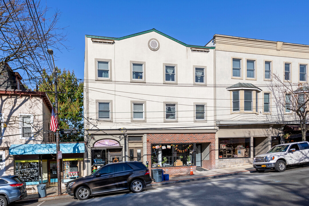 127 Main St in Dobbs Ferry, NY - Building Photo