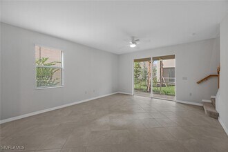 2811 Blossom Wy in Naples, FL - Foto de edificio - Building Photo