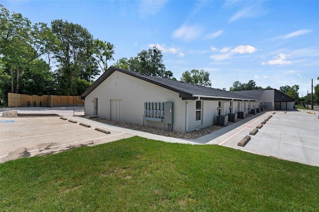 316 W 7th St, Unit 102 in Mount Pleasant, TX - Building Photo - Building Photo