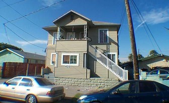 433 S Pilgrim St Apartments