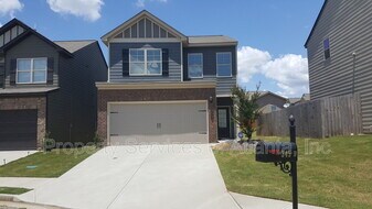 345 Lauren Dr in Fairburn, GA - Building Photo