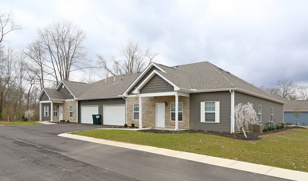 Sandstone Apartments in The Plains, OH - Foto de edificio